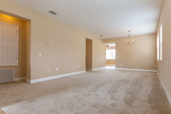 Foto del edificio - 10121 Stratford Pointe Ave