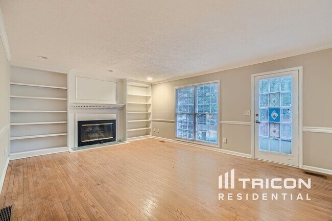 Foto del edificio - 100 Hillcrest Point