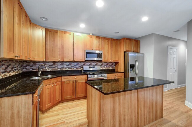 Foto del edificio - 4733 S St Lawrence Ave