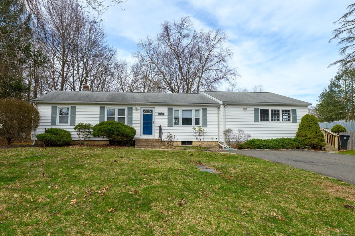 Primary Photo - 276 Crescent Cir