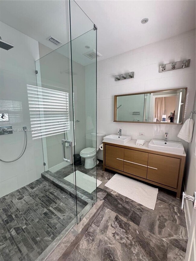 Foto del edificio - 2434 SW 15th St