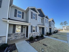 Building Photo - 1075 Peony Ln