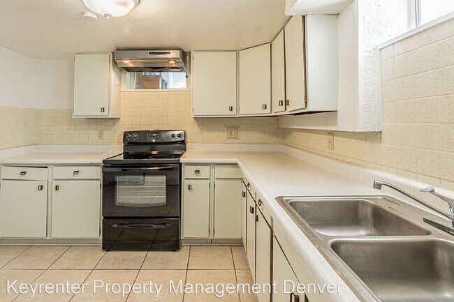 Building Photo - 3 br, 1 bath House - 2336 South Downing St