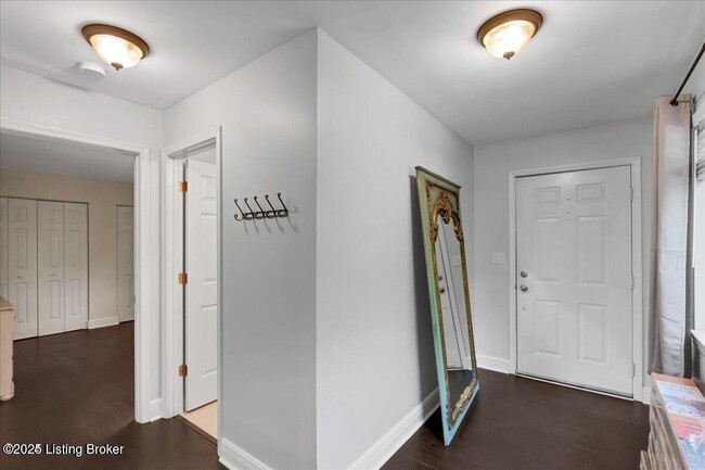 Building Photo - 44 Lake Ave