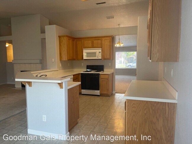 Building Photo - 4 br, 2 bath House - 1651 Emmet Way