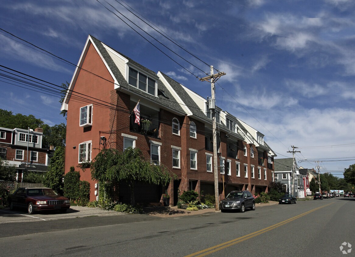 2832 Liberty St, Newburyport, MA 01950 Apartments in Newburyport, MA