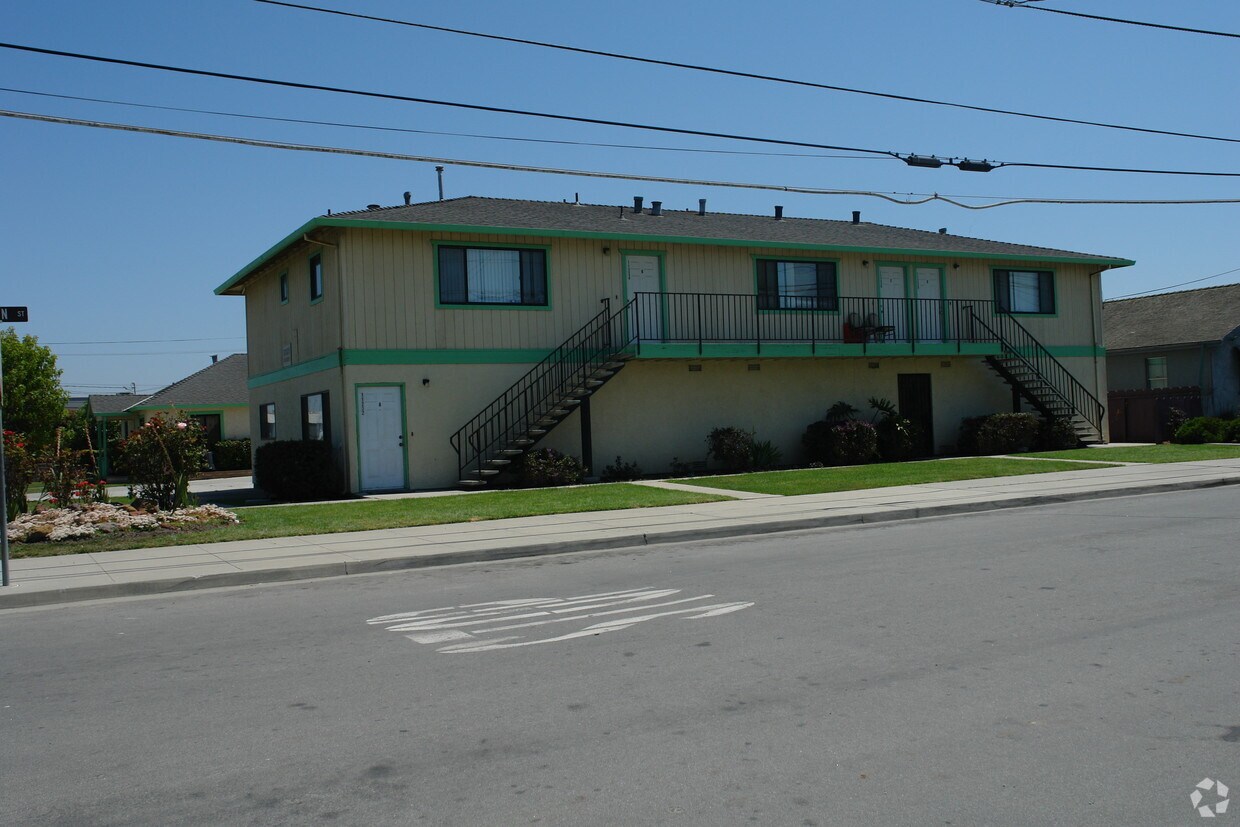 Primary Photo - Gogi's Apartments