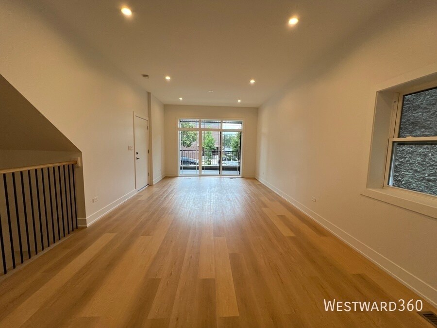 Foto principal - 2046 W Washington Blvd