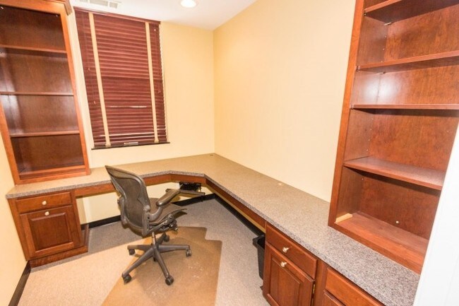 Office - 10 E Mulberry St