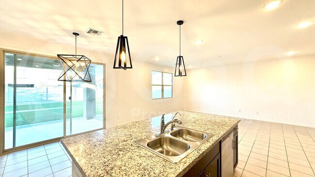 Foto del edificio - 40414 W Sunland Dr
