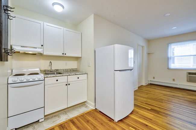 Kitchenette - 40 Hoyt St