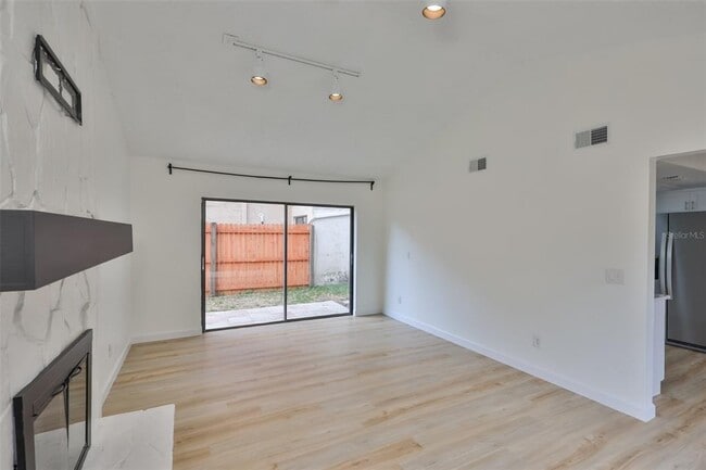 Building Photo - 13703 Sweetwater Cove Pl