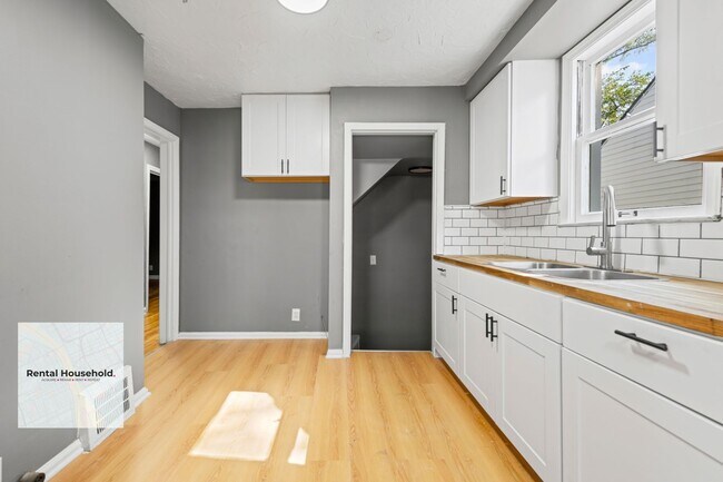 Foto del edificio - Stunning Renovated 3-Bedroom Bungalow