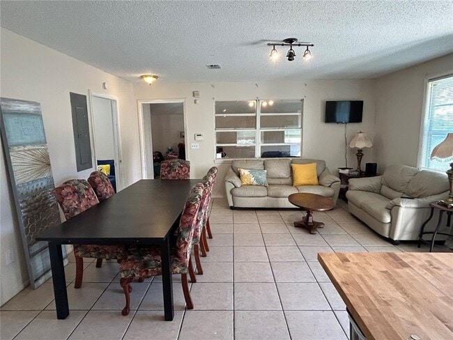 Foto del edificio - 430 N Hastings St