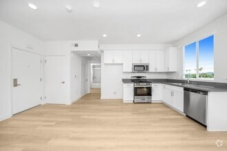 Building Photo - 14825 Delano St