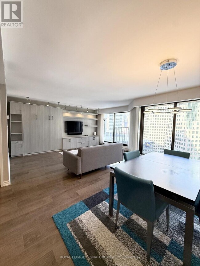 Building Photo - 65 Harbour Square