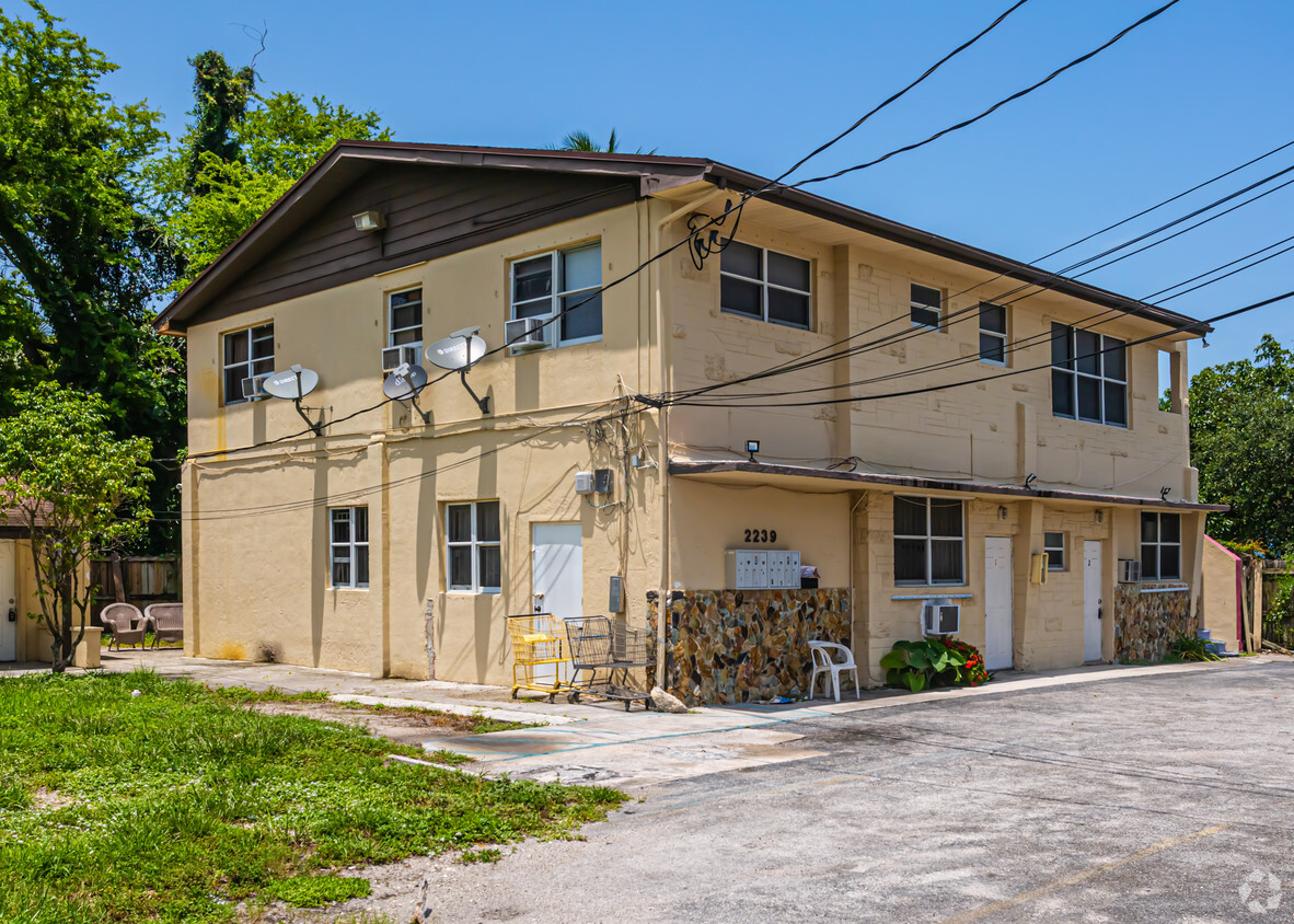 Primary Photo - 2239 NW 87th St