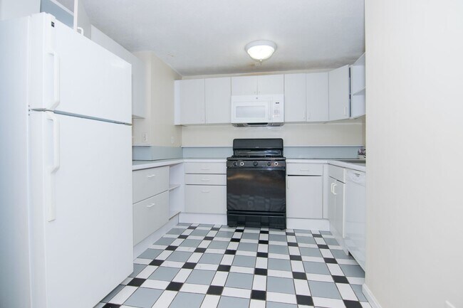 Building Photo - Allston 5bed 3bath townhouse - September 2026 Move in