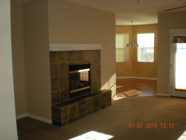 Building Photo - Beautiful 3 Bedroom 2 Bathroom House with ...