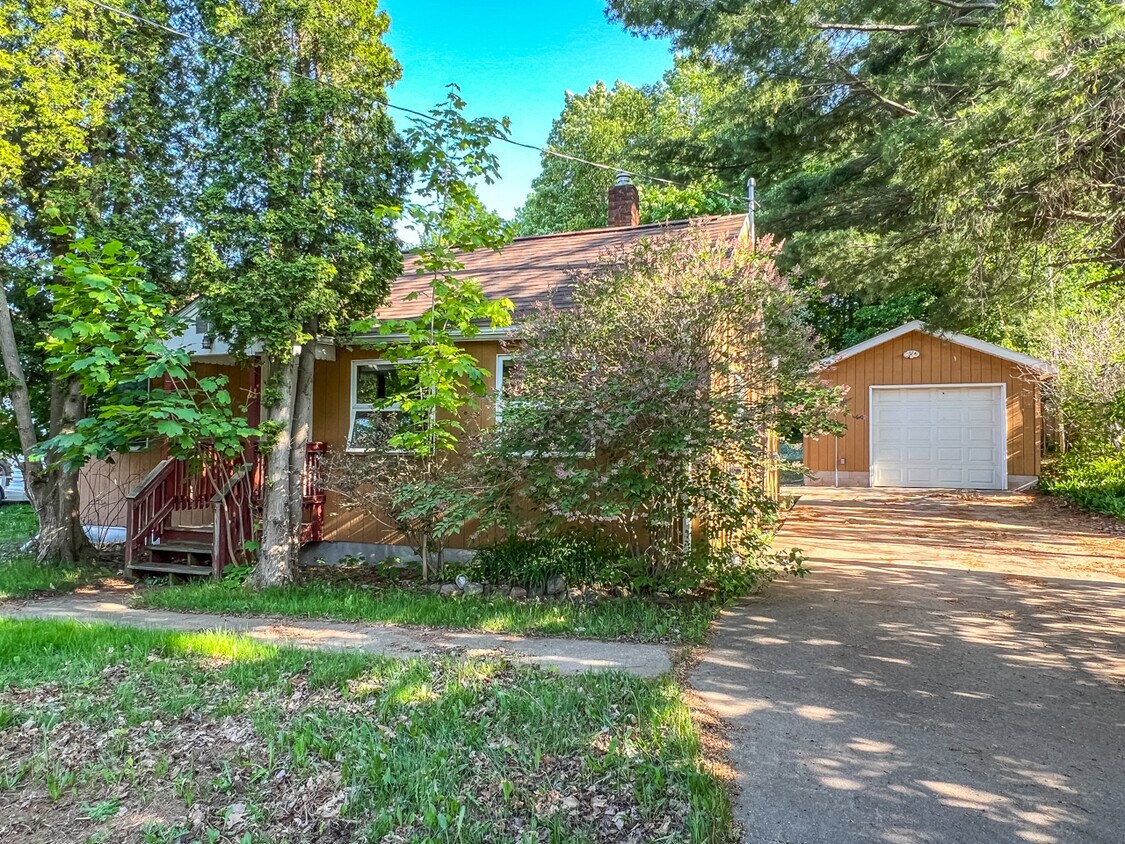 2263 Werner St, Marquette, MI 49855 House Rental in Marquette, MI