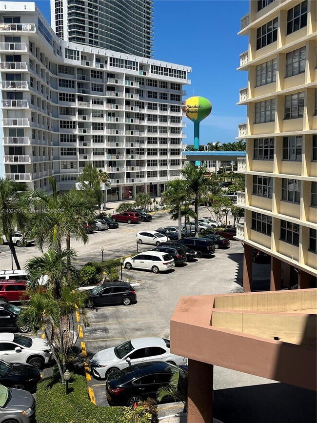 Building Photo - 1817 S Ocean Dr