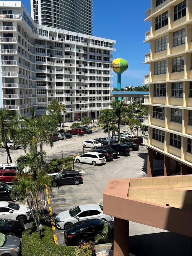 Building Photo - 1817 S Ocean Dr