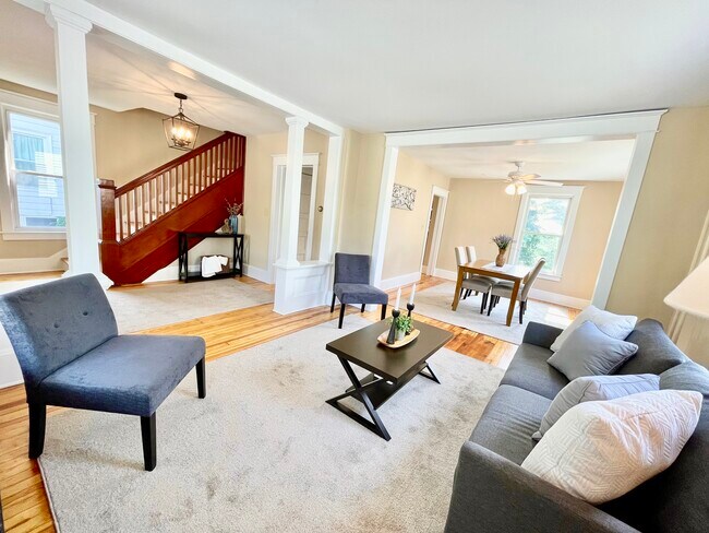 Building Photo - 132 N Main St