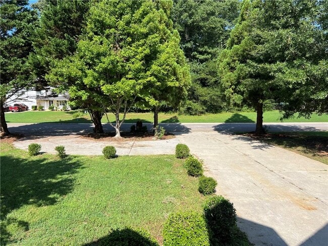 Foto del edificio - 130 Elk Grove Dr
