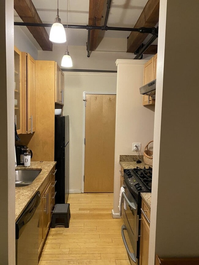 Foto del edificio - HOT NORTH END LISTING!!!!