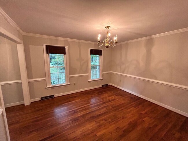 Foto del edificio - 660 Glenpark Ln