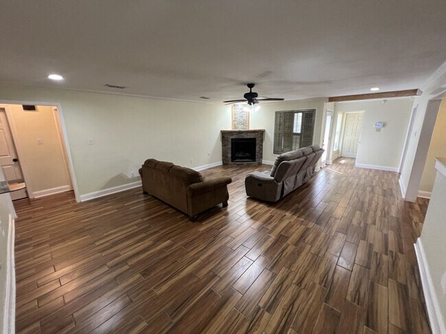 Foto del edificio - Spacious 5BR Home in Avalon – Dual Master Suites + Modern Updates!