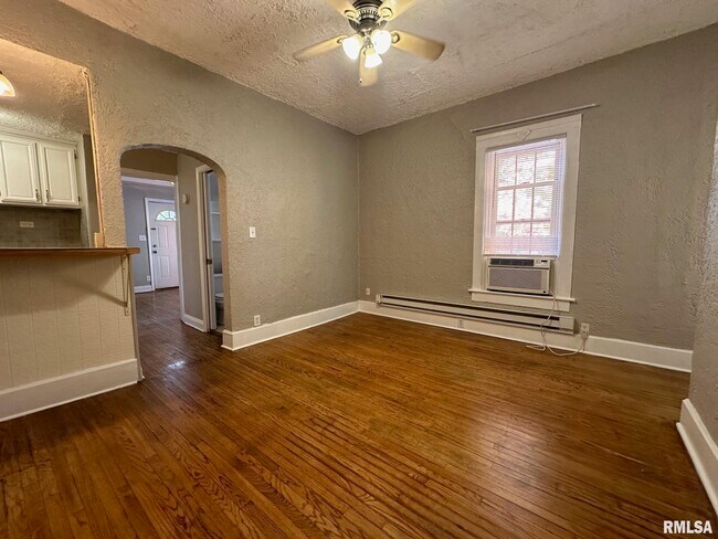 Foto del edificio - 333 S Douglas Ave