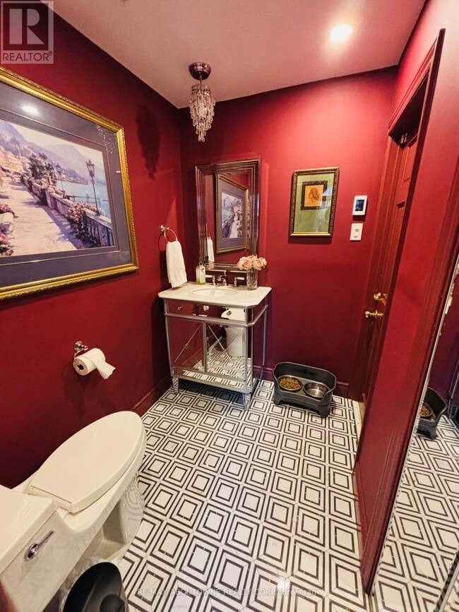 Building Photo - 181 King St