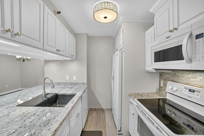 Building Photo - 25 Rockledge Ave