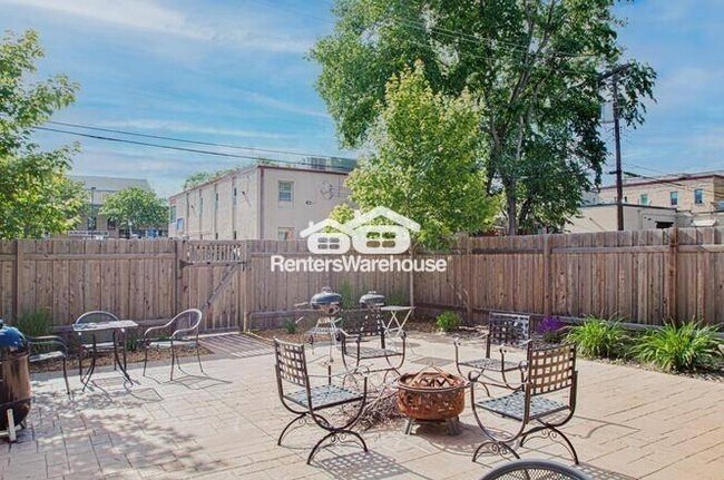 Building Photo - Available Now! Spacious 1 bedroom 1 bath in Minneapolis
