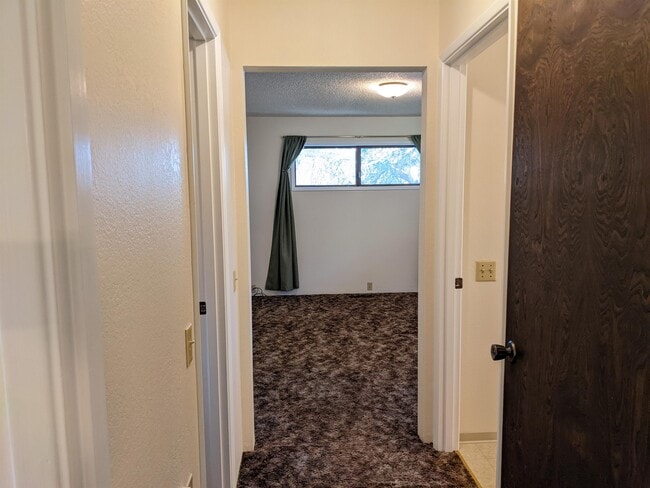 Building Photo - 1495 Lilac Cir