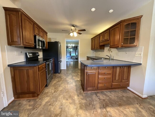 Building Photo - 615 Kearney Ct SW