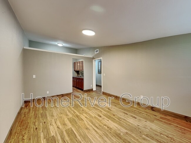 Foto del edificio - 416 E Welch Rd