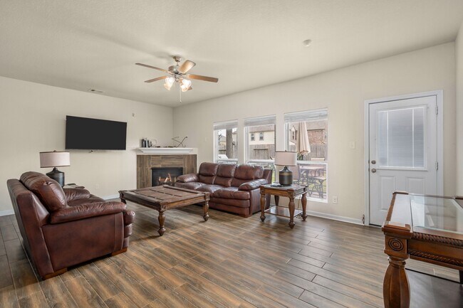 Building Photo - 2702 Elm Crossing Trail