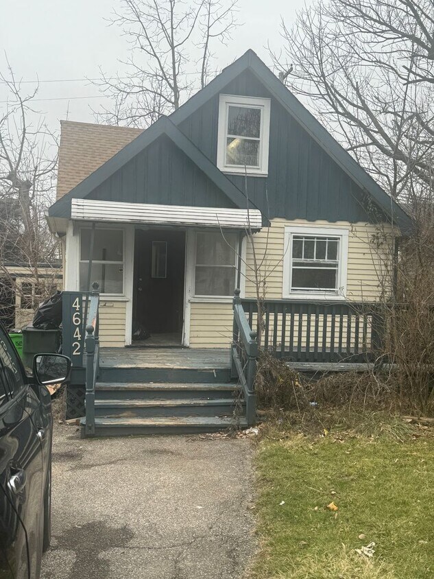 Primary Photo - 2 bed Single Garfield Section 8