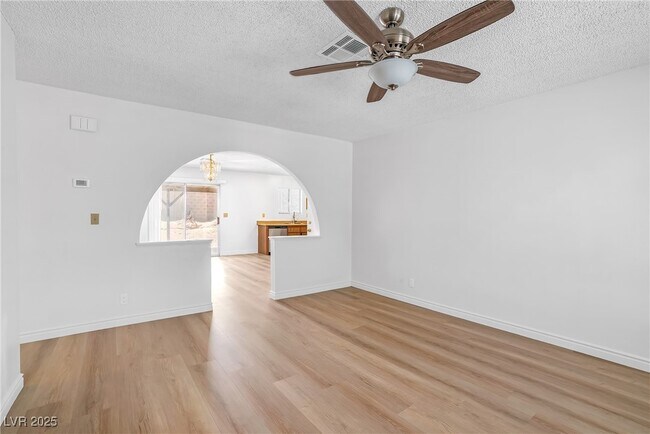 Foto del edificio - 540 Longtree Ave