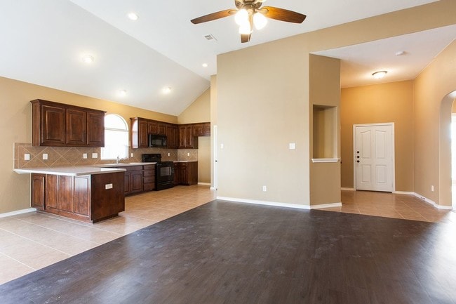 Building Photo - 6749 Friendsway Dr