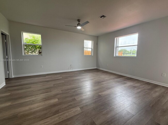 Foto del edificio - 2479 NE 4th St