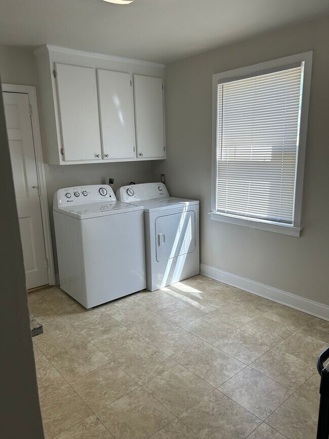 Foto del edificio - Blossom Street 2 Bedroom Apartment available for Rent July 10th