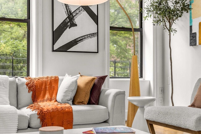 Building Photo - 49 W 16th St