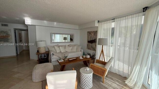 Foto del edificio - 15645 Collins Ave