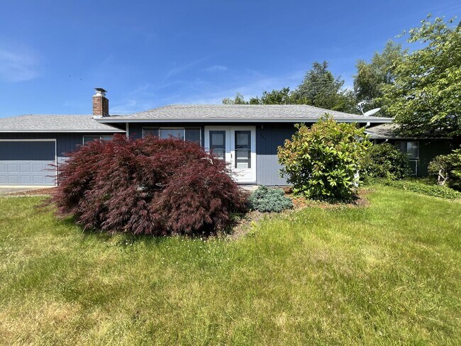 Building Photo - Charming Ranch Home with Sunroom or 4th Bedroom, Two-Car Garage and Fenced Backyard