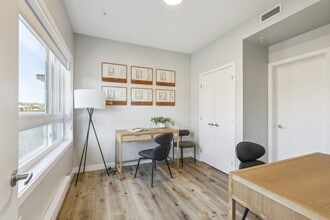 Building Photo - Evoke