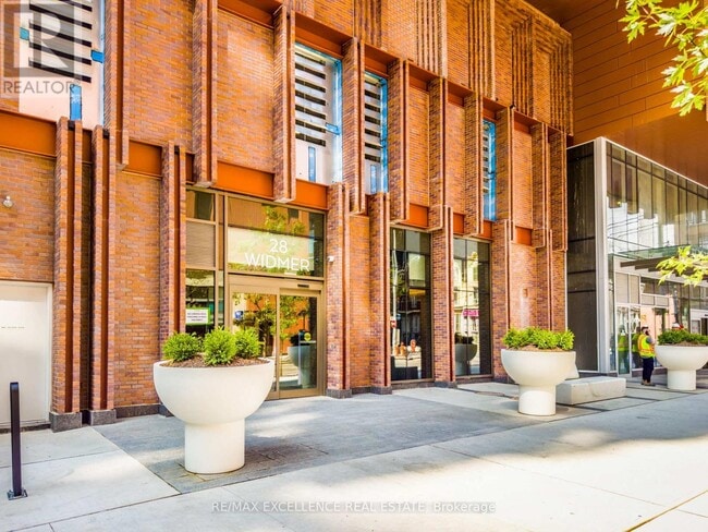 Building Photo - 28 Widmer St