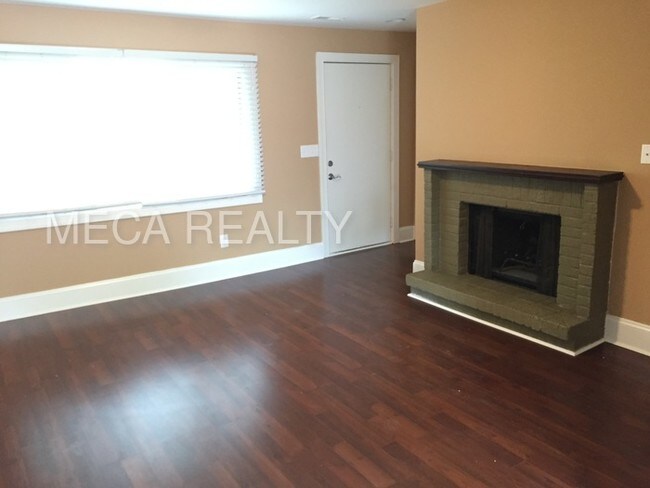 Foto del edificio - 2228 E 7th St